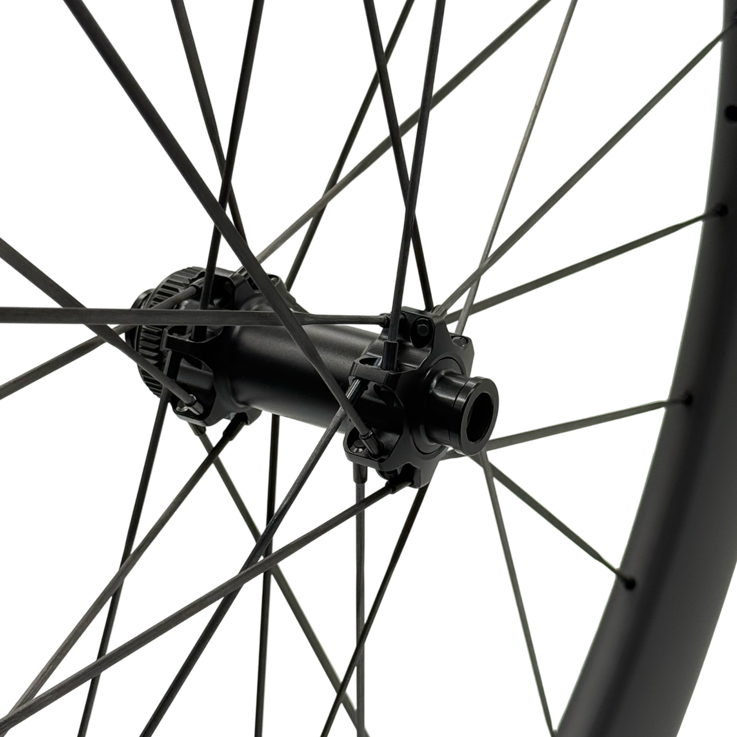 DLR 6.0 UCI 1235g 700C Disc Brake 40/45/50mm Ultralight Gravel Hooked Wheels — 54T Ratchet, 26/29/32mm Internal Rim Width, 3.3mm Carbon Spokes, UD Finish (Front or Rear Wheel Only)
