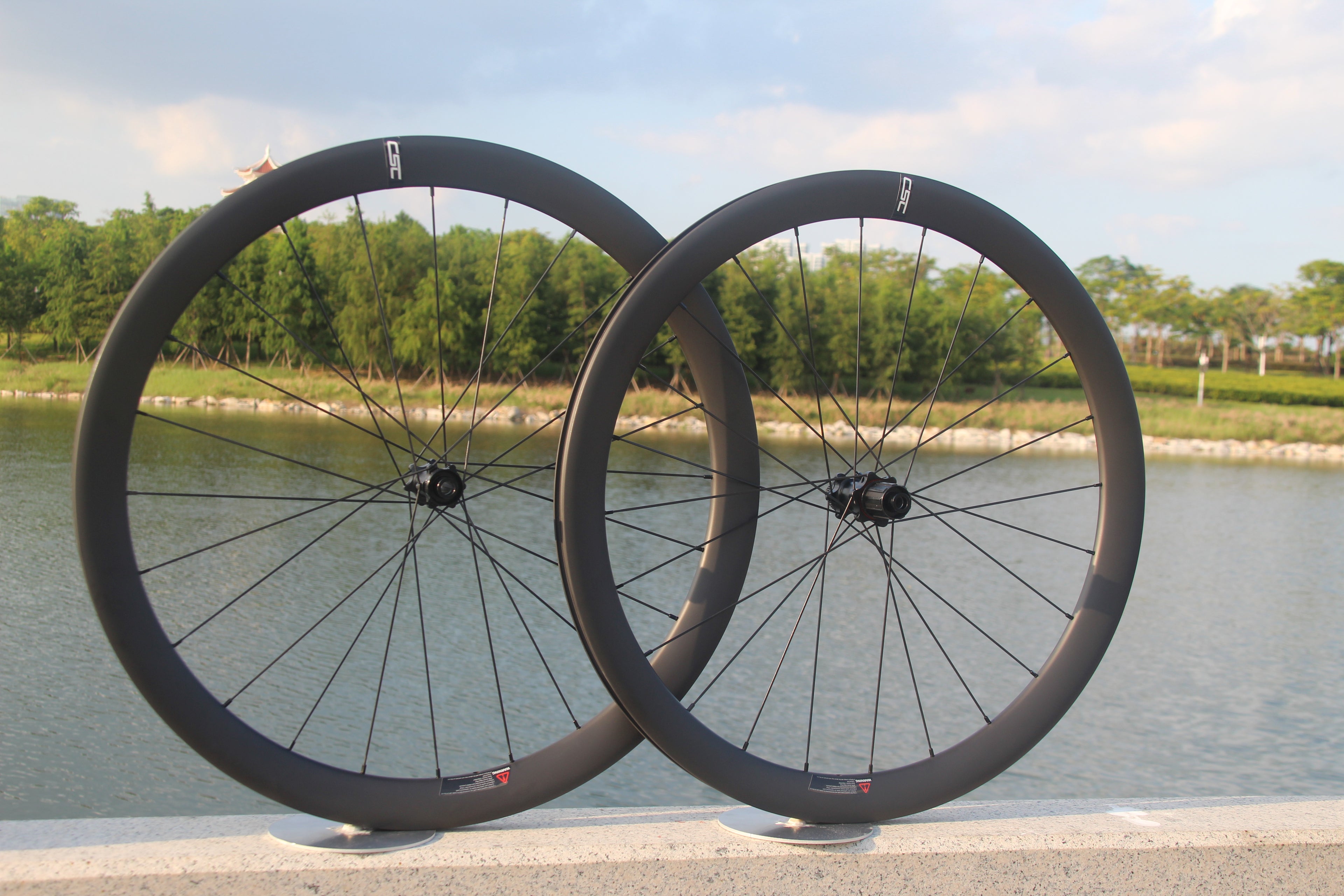 Center Lock or 6 Bolt Straight Pull Disc Brake carbon wheelset 30mm width 35mm/45mm/50mm Clincher Tubeless Carbon Cyclocross Bicycle wheels Ceramic Bearing Sapim cx ray Spoke 12x100/12x142mm Thru Axle