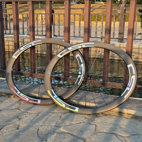 1230g Rayos de carbono Frenos de llanta Ruedas de fibra de carbono Superficie de frenado 3K 54T Trinquete Frenos V Clincher Sin cámara 38mm 50mm Juego de ruedas para bicicleta de carretera